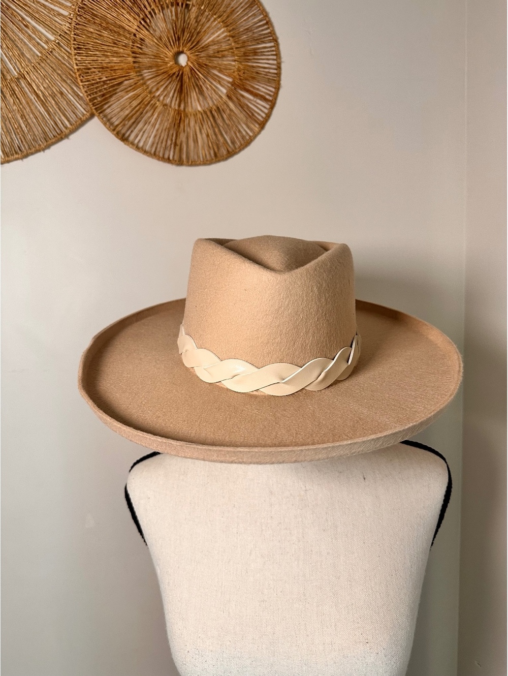 Shyanne women’s beige/tan wide-brim Western fedora hat- Size OS